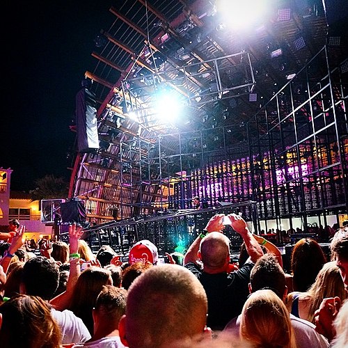 Avicii performing at Ushuaïa Nightclub in August 2014
