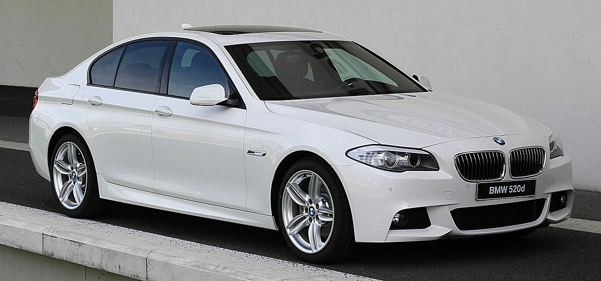 File:BMW 520d M-Sportpaket (F10) – Frontansicht (1), 2. Juli 2011,  Düsseldorf.jpg - Wikimedia Commons