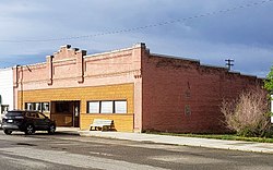 Baker dan Lovering Toko, Joliet, MT.jpg