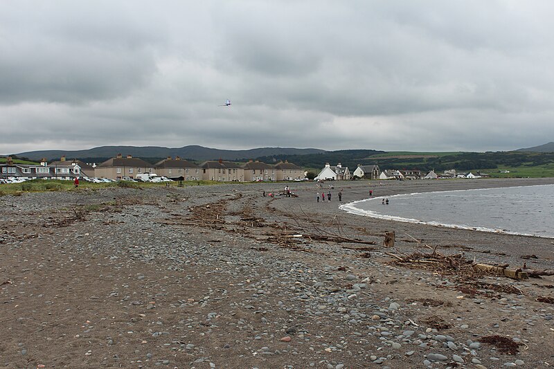 File:Ballantrae Shore - geograph.org.uk - 5513610.jpg