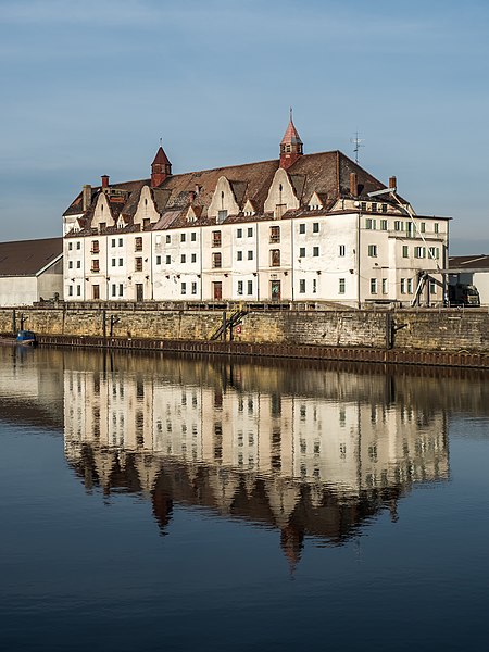 File:Bamberg-Hafen-Speicher 300021-PSD.jpg