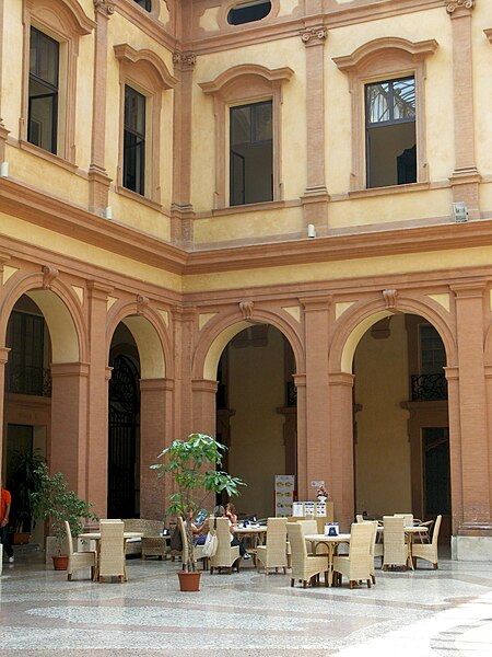 File:Bar, Palazzo della Borsa, Ferrara.jpg