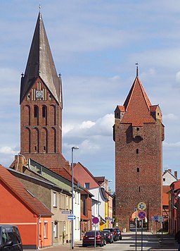 Barth mit Dammtor und Turm der St Marien Kirche beide 15. Jh Foto Wolfgang Pehlemann P1260042