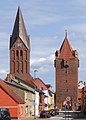 Barth mit Dammtor und Turm der St-Marien-Kirche beide 15. Jh - Foto Wolfgang Pehlemann P1260042.jpg