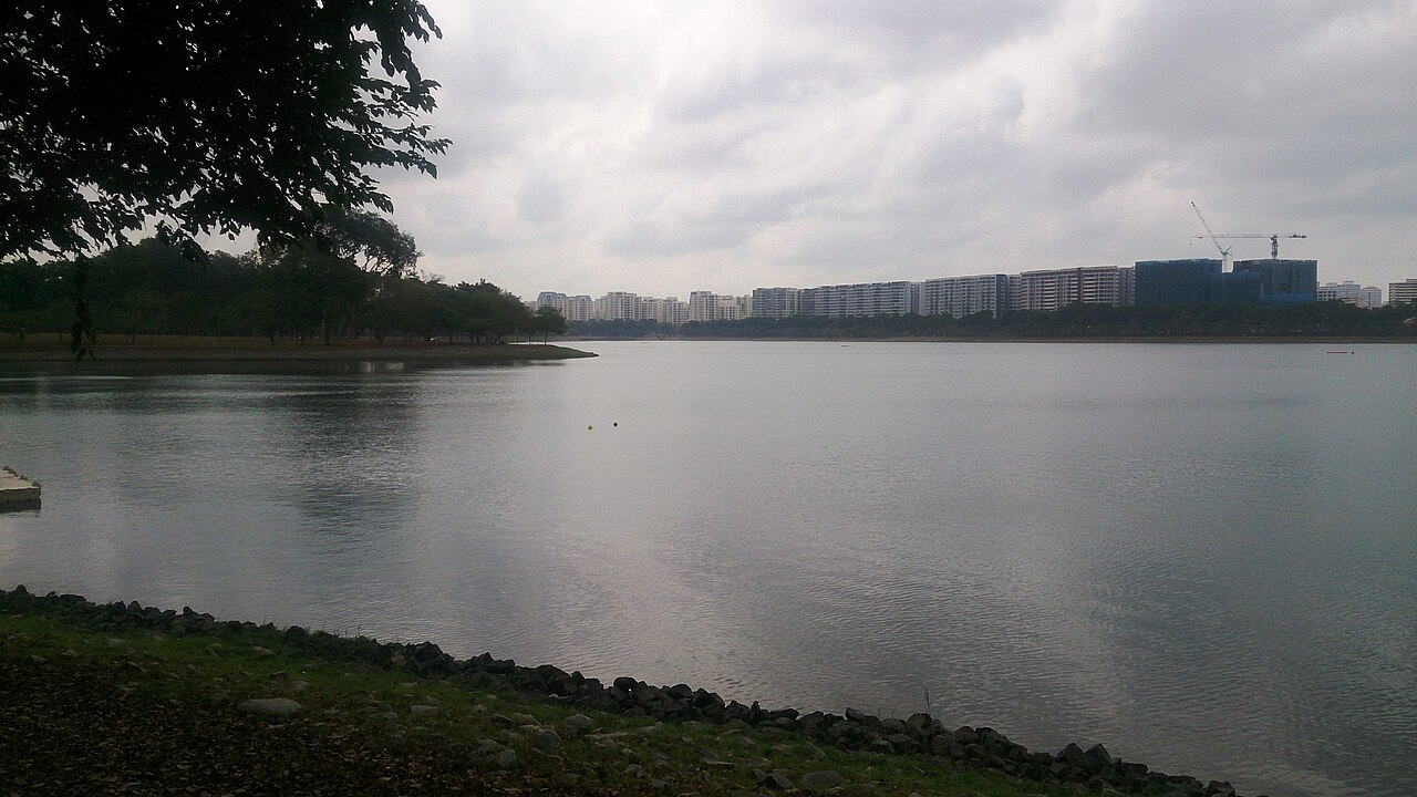 File:Bedok reservoir, Singapore.jpg - Wikimedia Commons