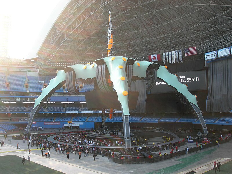 File:Before U2 Concert Toronto.jpg