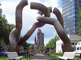 Berlin-2006-Skulptur-Tauentzien-1934.jpg