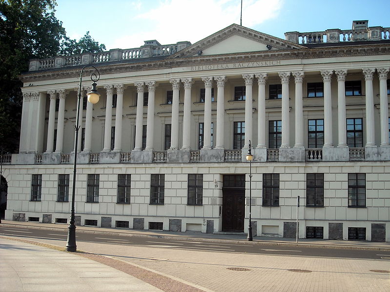 Файл:Biblioteka Raczyńskich, widok od strony Placu Wolności..JPG