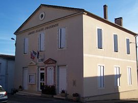 The town hall in Bouglon