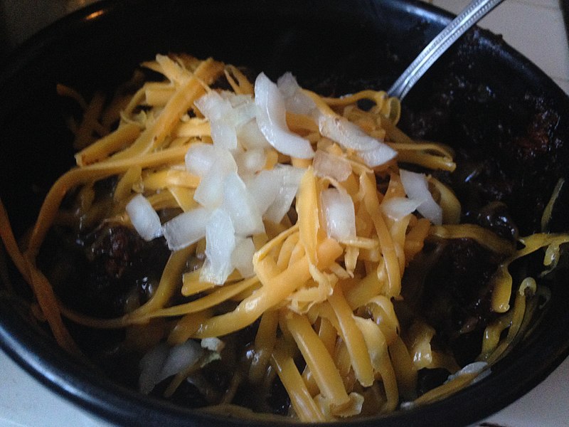 File:Bowl of chili with cheddar and white onion.jpg