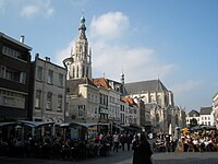Breda merkezi "Grote Markt" meydani ve "Grotekerke"