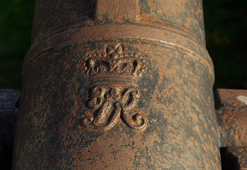 File:British Royal logo on a cannon.jpg