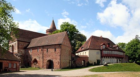 Burg Stargard Altes Tor und Münzprägerei.jpg