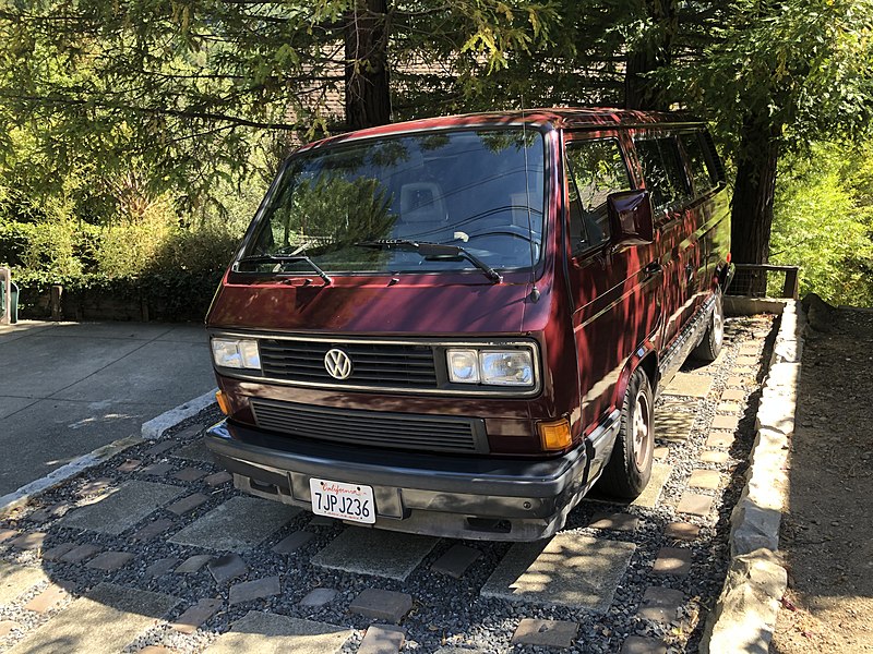 File:Burgundy Volkswagen T1.jpg