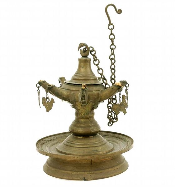 File:COLLECTIE TROPENMUSEUM Messingen lamp TMnr 400-4.jpg