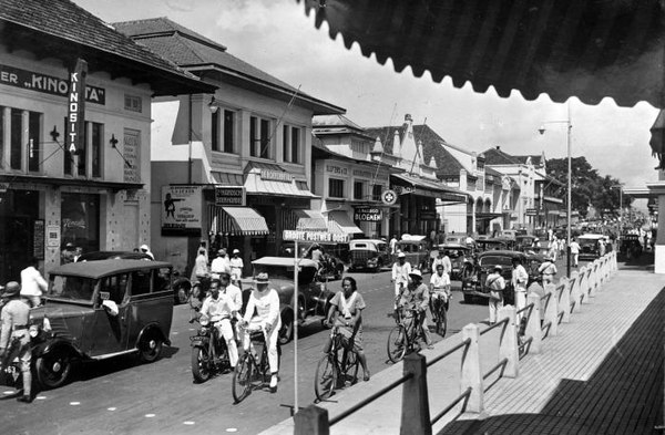 The Great Post Road runs through Bandung in 1938 (today Jalan Asia-Afrika)