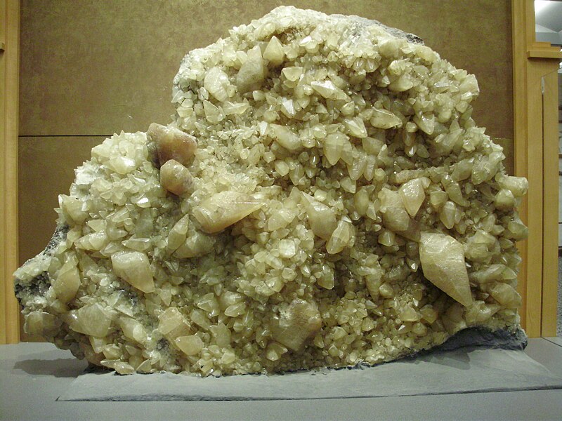 File:Calcite crystals.jpg