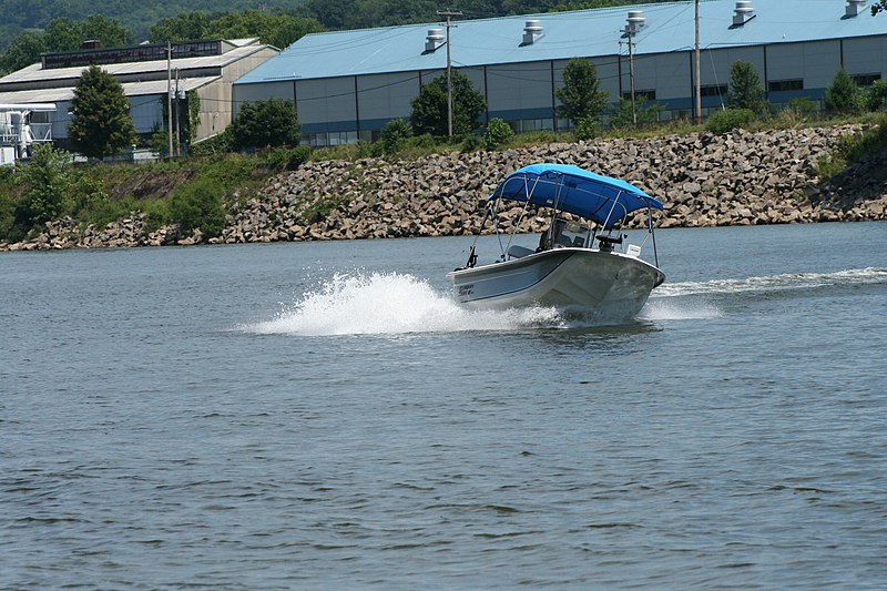 File:Carolina Skiff in Kittanning - Putting the skiff to the test. - panoramio.jpg