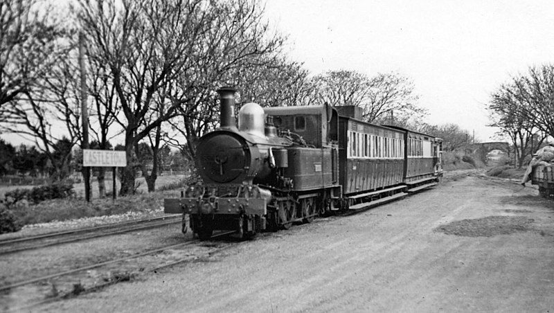 File:Castletown station with train, Isle of Man 1951 (geograph 5209231).jpg