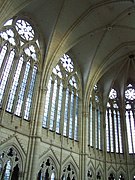 Cattedrale di Amiens, interno (1288). Si notino i trifori e i trafori