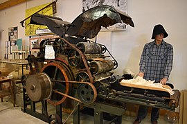 Enrouleuse au musée de la chapellerie.