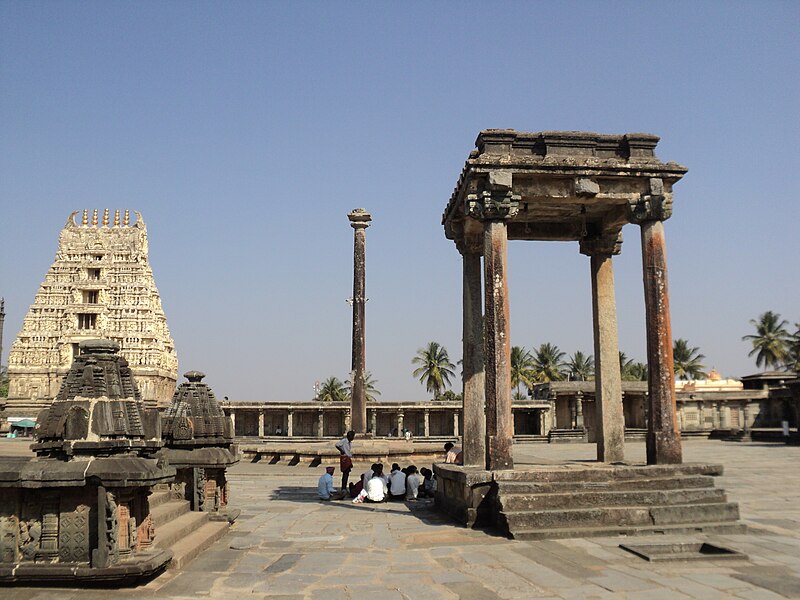 దస్త్రం:Chennakeshava temple complex.JPG