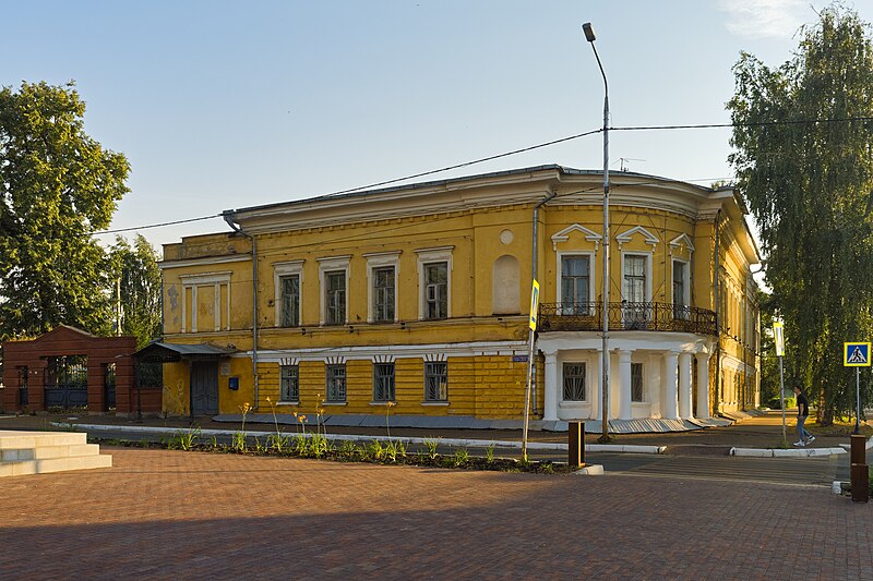 File:Chistopol. State Bank branch building P6260006 2600.jpg