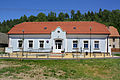 Čeština: Obecní úřad v Chmelíku, původně škola English: Municipal office in Chmelík village, Czech Republic