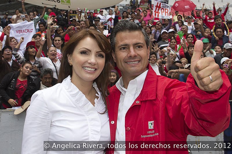 File:Cierre de campaña de Enrique Peña Nieto en el Estadio Azteca, 24 junio 2012. (7442833112).jpg