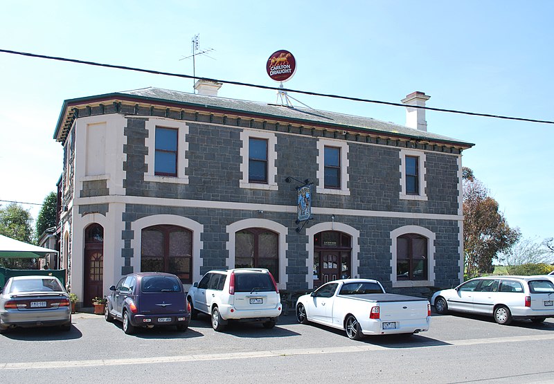 File:Clarkefield Coach & Horses Inn 006.JPG