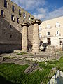 Taranto Poseidon tapınağı harabesinde Dorik tipi sütunlar