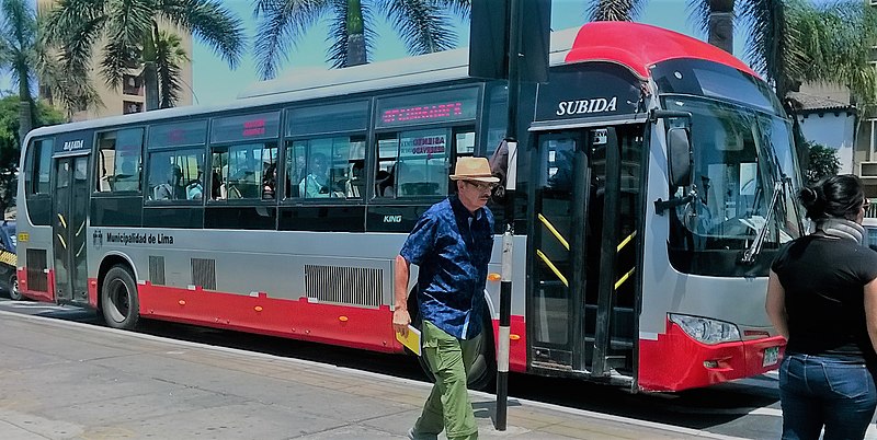 File:Corredor Rojo (Lima).jpg