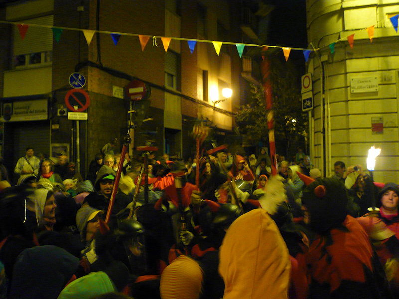 File:Correfoc infantil de la festa major de Sarrià 2013 -P1470057.jpg