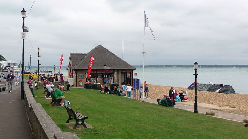 File:Cowes Princess Green during Cowes Week 3.JPG