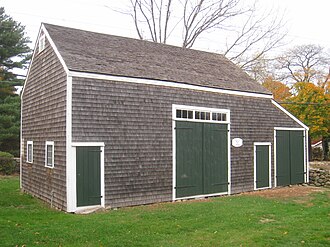 A common door arrangement of the three-bay barn, but with a shed-roof addition to the right side. Cudworth Barn, Scituate, Massachusetts - IMG 6711.JPG