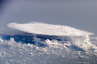 Cumulonimbus widziany z przestrzeni kosmicznej