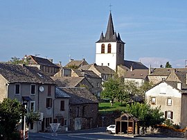 Die Kirche und die umliegenden Gebäude in Curan