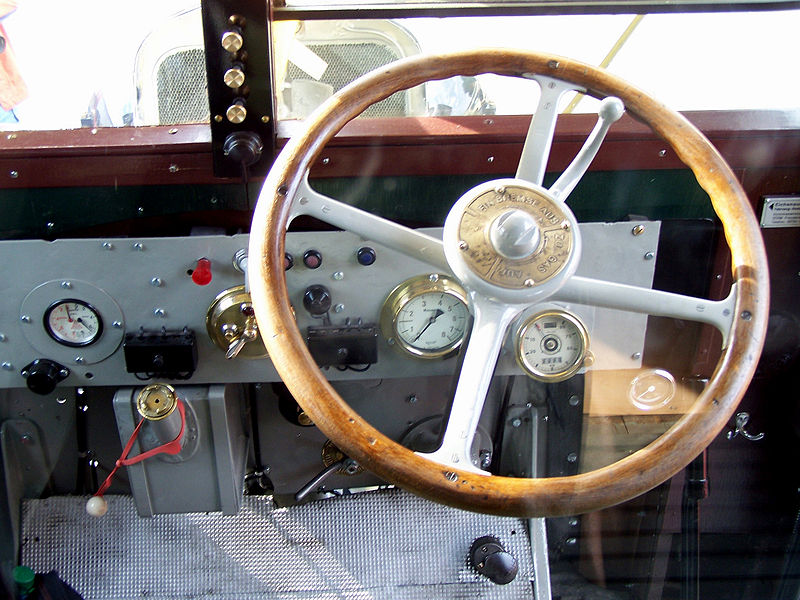 File:DAAG Postbus Cockpit 09052009.JPG