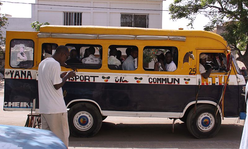 File:Dakar - trasport commun.jpg