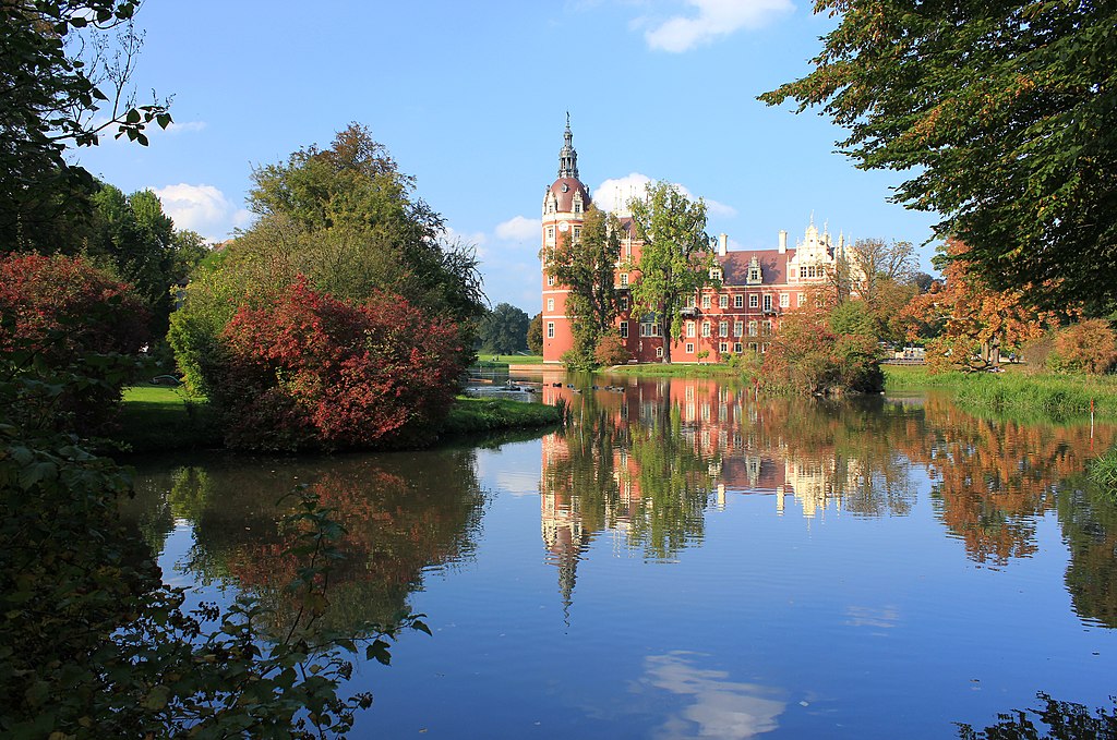 Das Neue Schloss im Fürst-Pückler-Park. IMG 9436WI.jpg