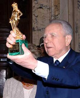 Italian President Ciampi shows the prize at the 2005 awards ceremony.