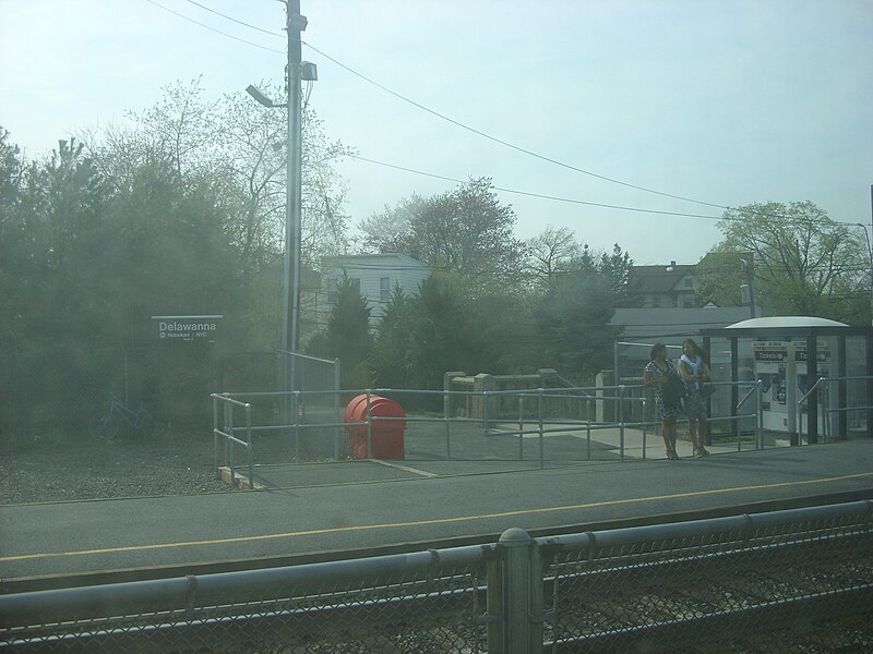 File:Delawanna Station - entrance closeup.jpg