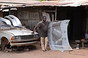 Didier Ahadsi kreiert aus alten Autobestandteilen lebendig wirkende Kunstobjekte 2019