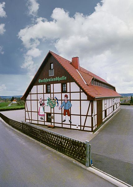 File:Die Sachsenlandhalle.jpg