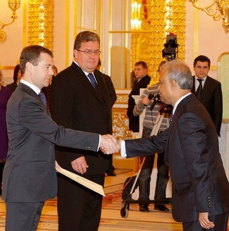 Dmitry Medvedev with Saiful Hoque.jpg