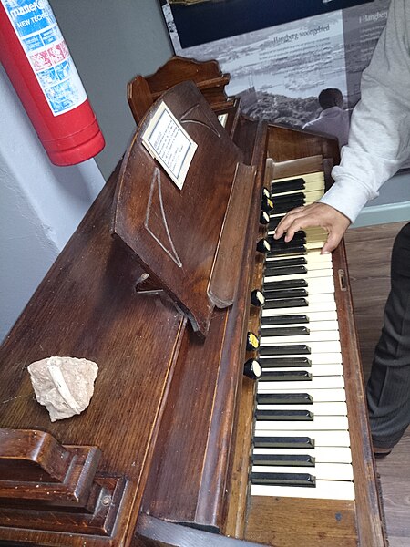 File:Donated organ hout bay museum.JPG