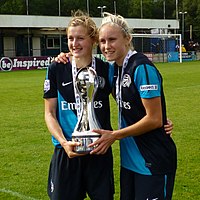 Ellen White und Steph Houghton.JPG