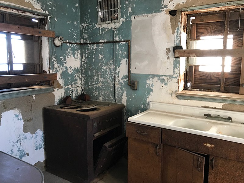 File:Ellis Island Immigrant Hospital - Kitchen in Staff House.jpg