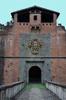 Entrance portal with Medici coat of arms Entrata fortezza santa barbara - pistoia.JPG