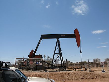 An oil well near Eromanga, 2009